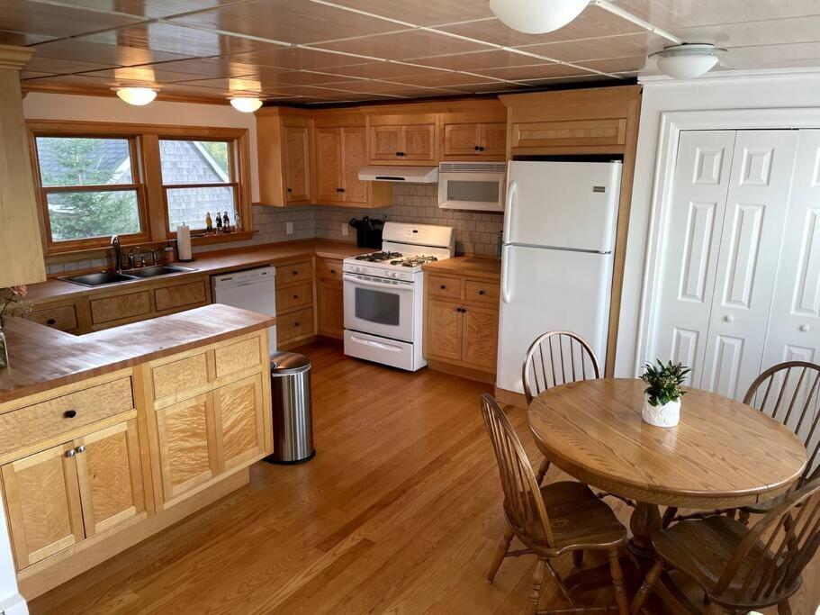 Updated Historic Water St 2 Bdr, 2 Bath Apartment. Eastport Exterior photo